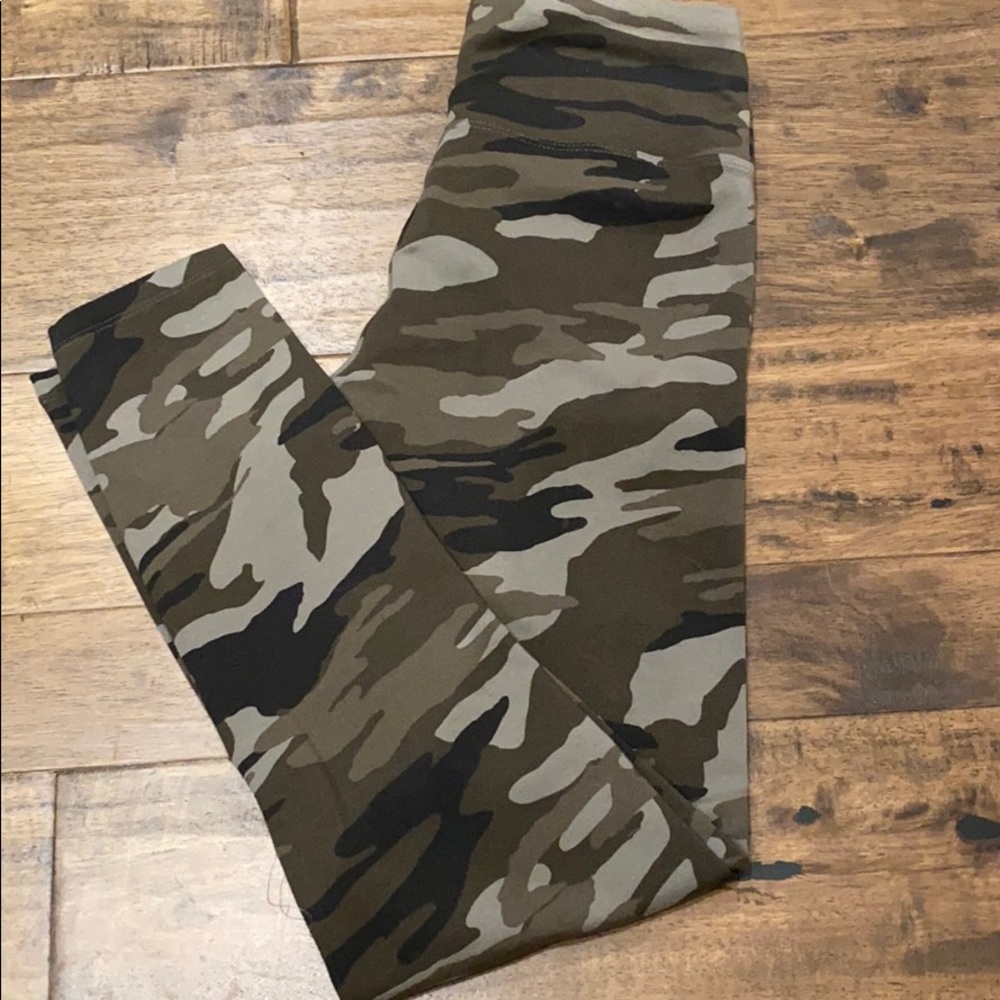 NWT Express Camo Leggings